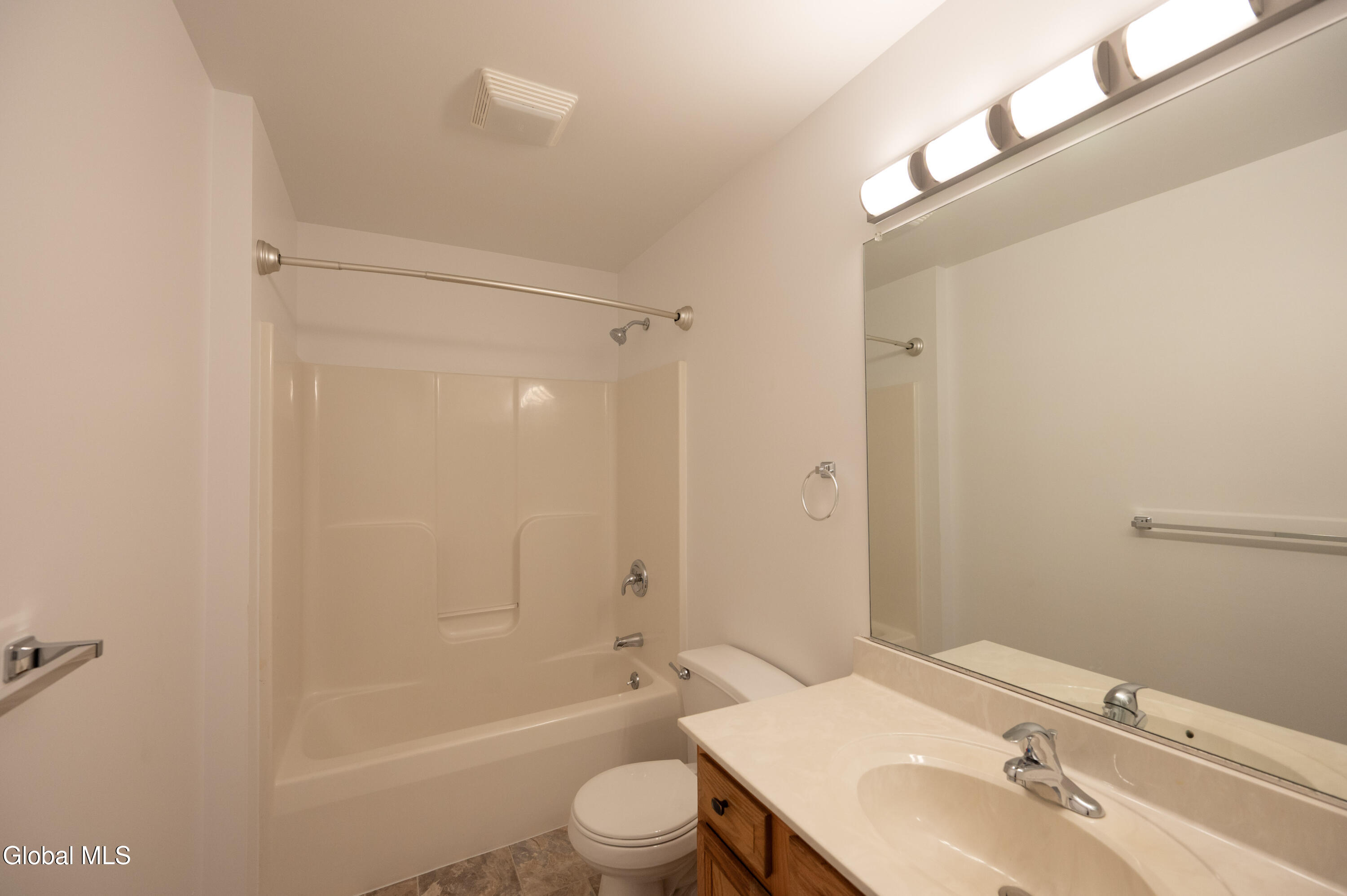 33 Cambridge Drive Halfmoon NY 12065