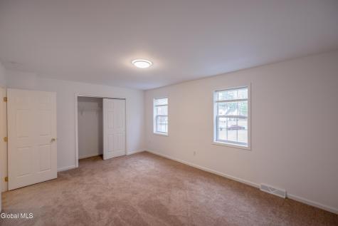 33 Cambridge Drive Halfmoon NY 12065