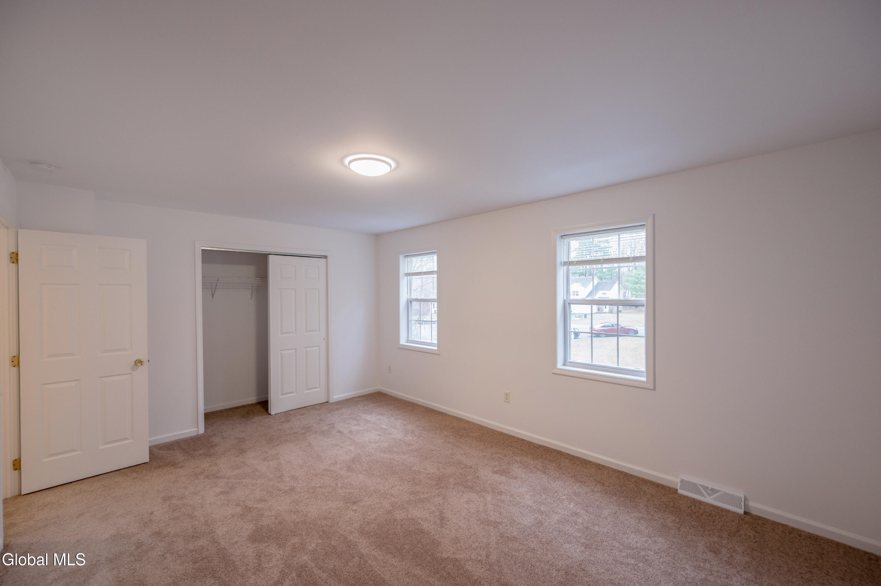 33 Cambridge Drive Halfmoon NY 12065