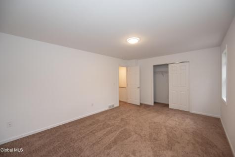 33 Cambridge Drive Halfmoon NY 12065