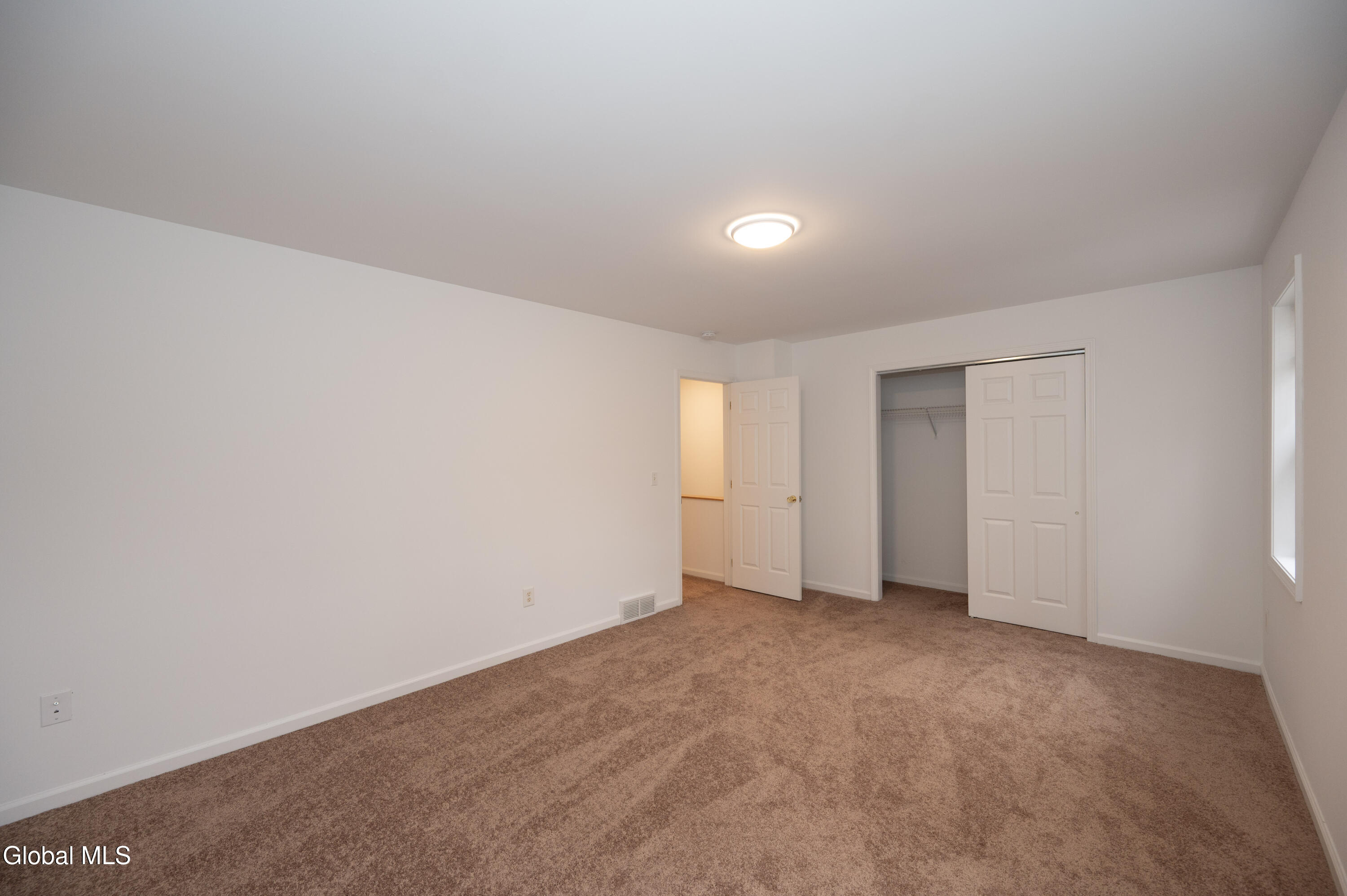 33 Cambridge Drive Halfmoon NY 12065