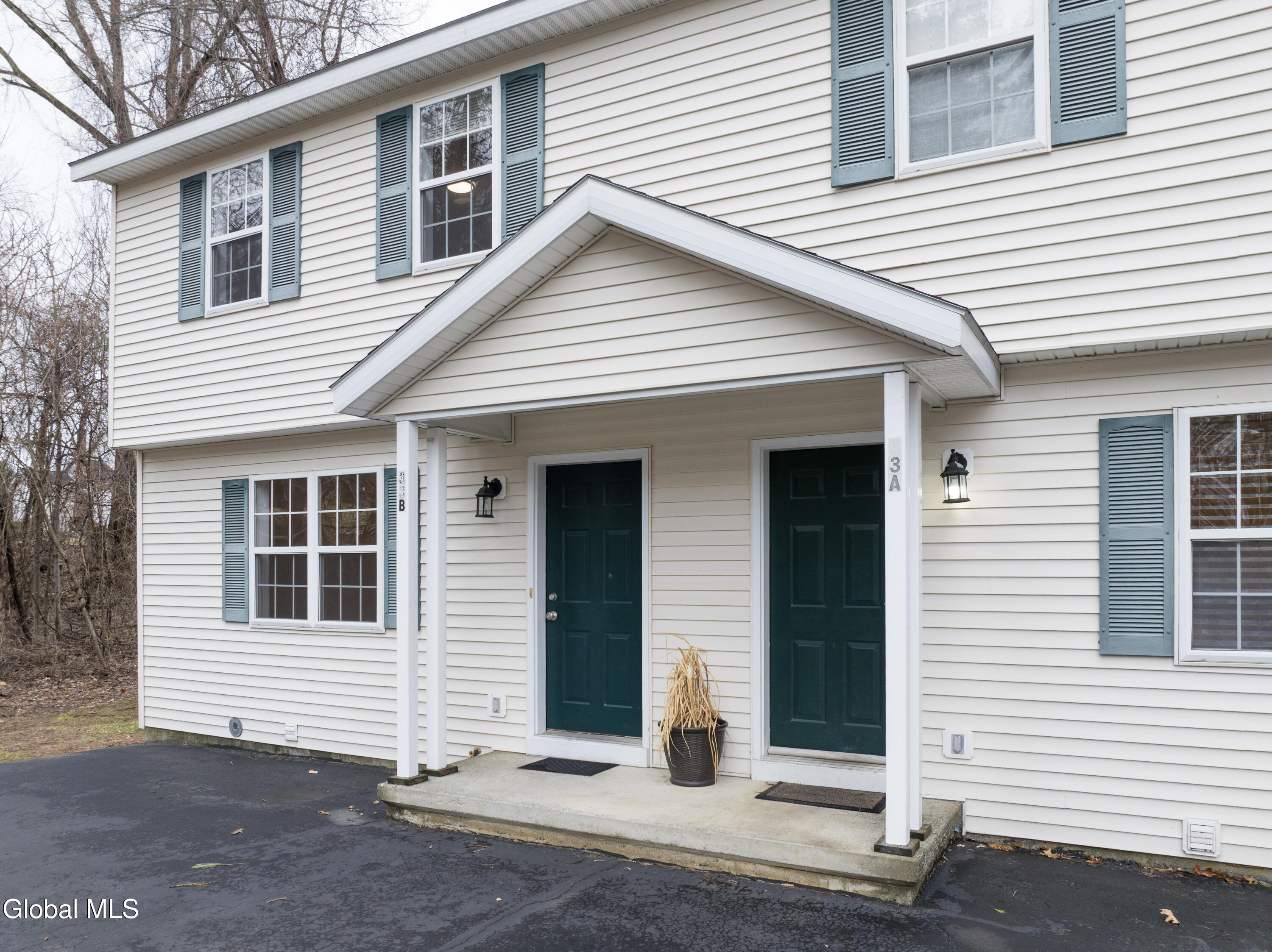33 Cambridge Drive Halfmoon NY 12065