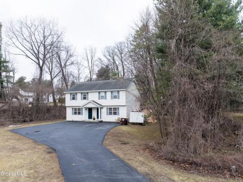 33 Cambridge Drive Halfmoon NY 12065