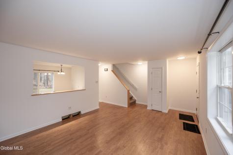 33 Cambridge Drive Halfmoon NY 12065