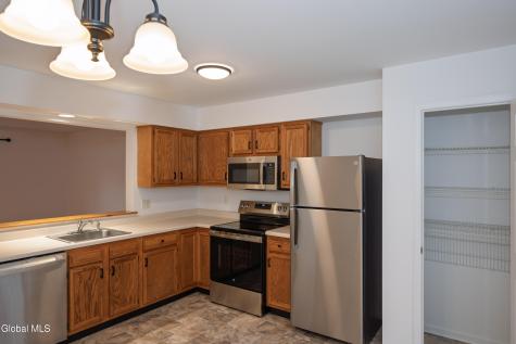 33 Cambridge Drive Halfmoon NY 12065