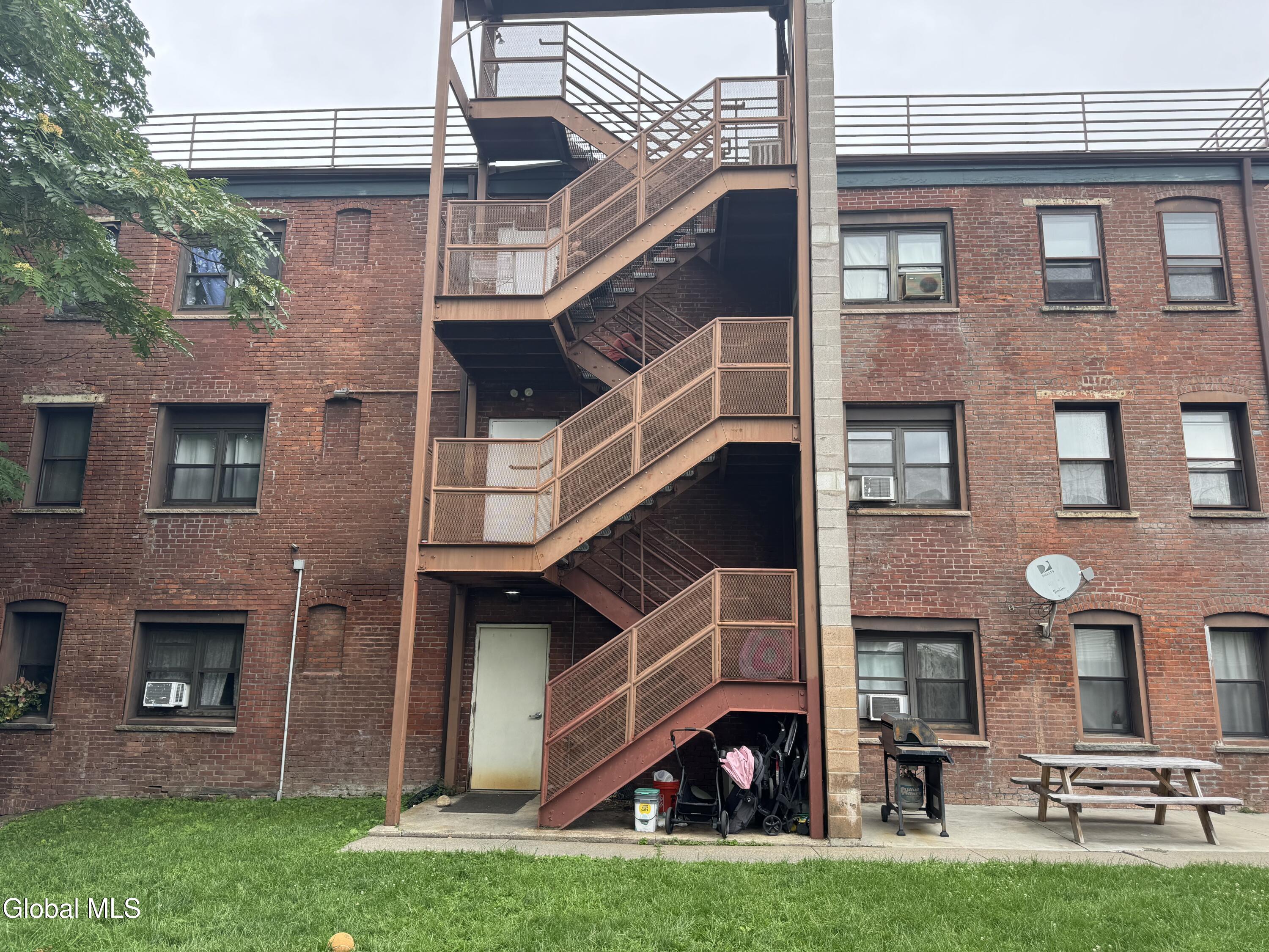 4 River Street Schenectady NY 12305