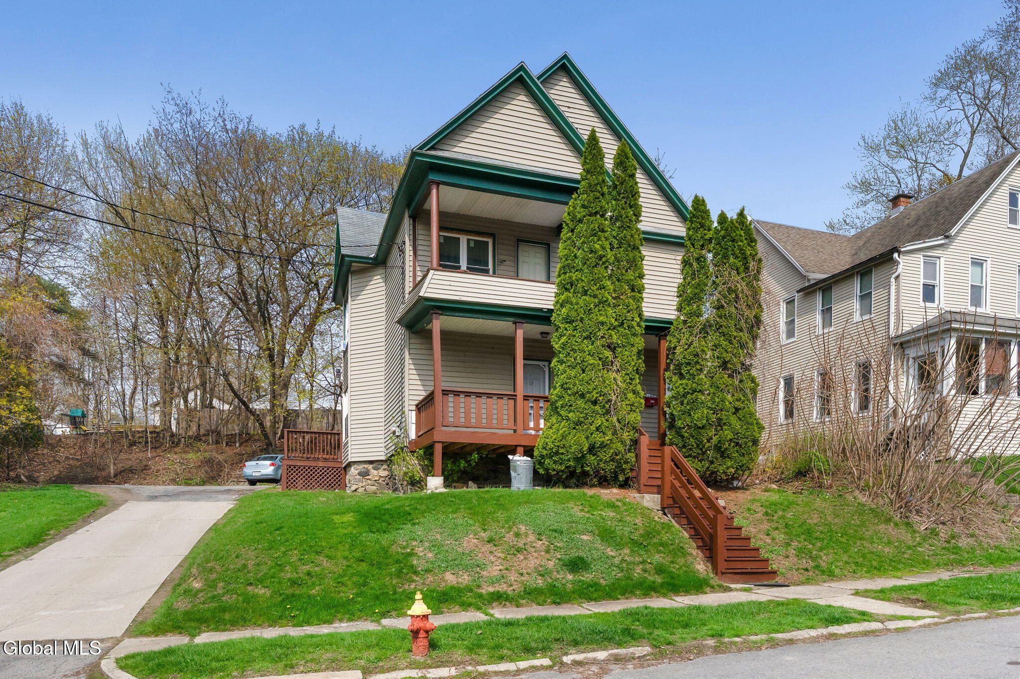 8 Mccleary Avenue Amsterdam NY 12010