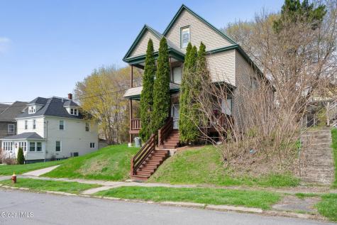 8 Mccleary Avenue Amsterdam NY 12010
