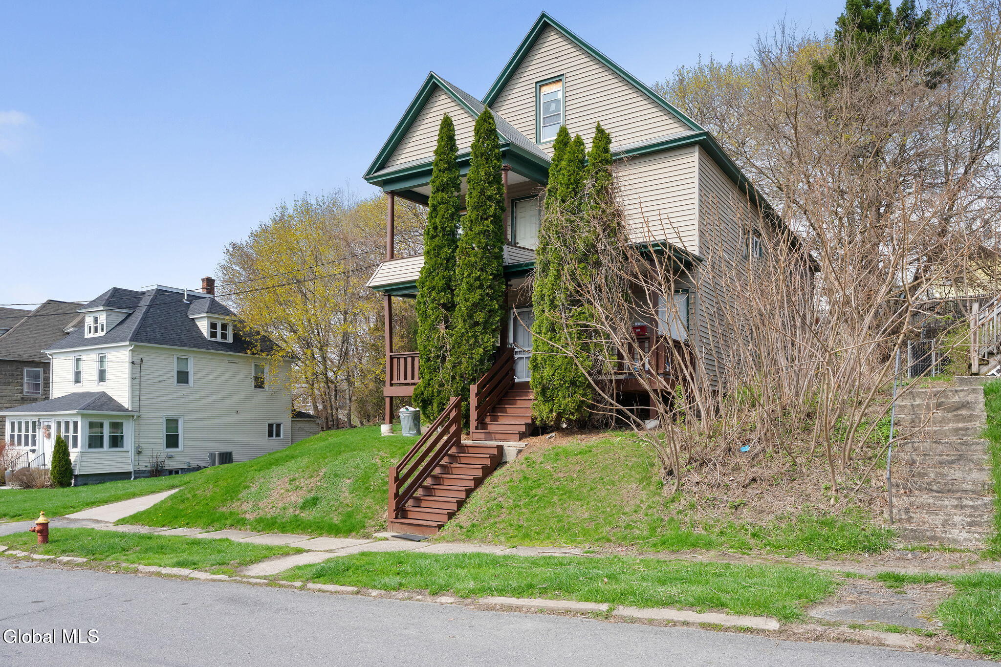 8 Mccleary Avenue Amsterdam NY 12010