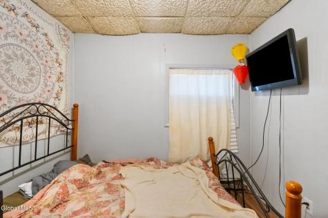 8 Mccleary Avenue Amsterdam NY 12010