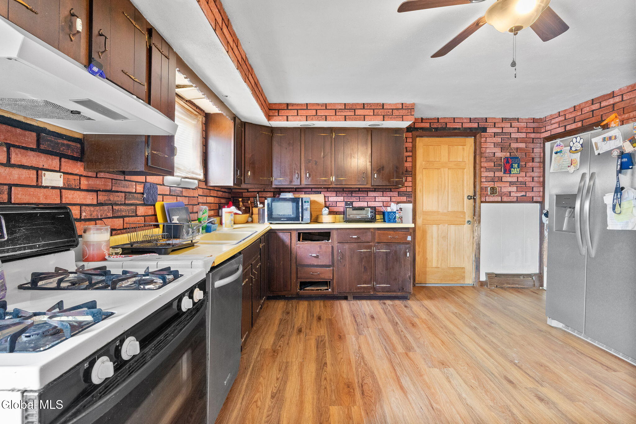 8 Mccleary Avenue Amsterdam NY 12010
