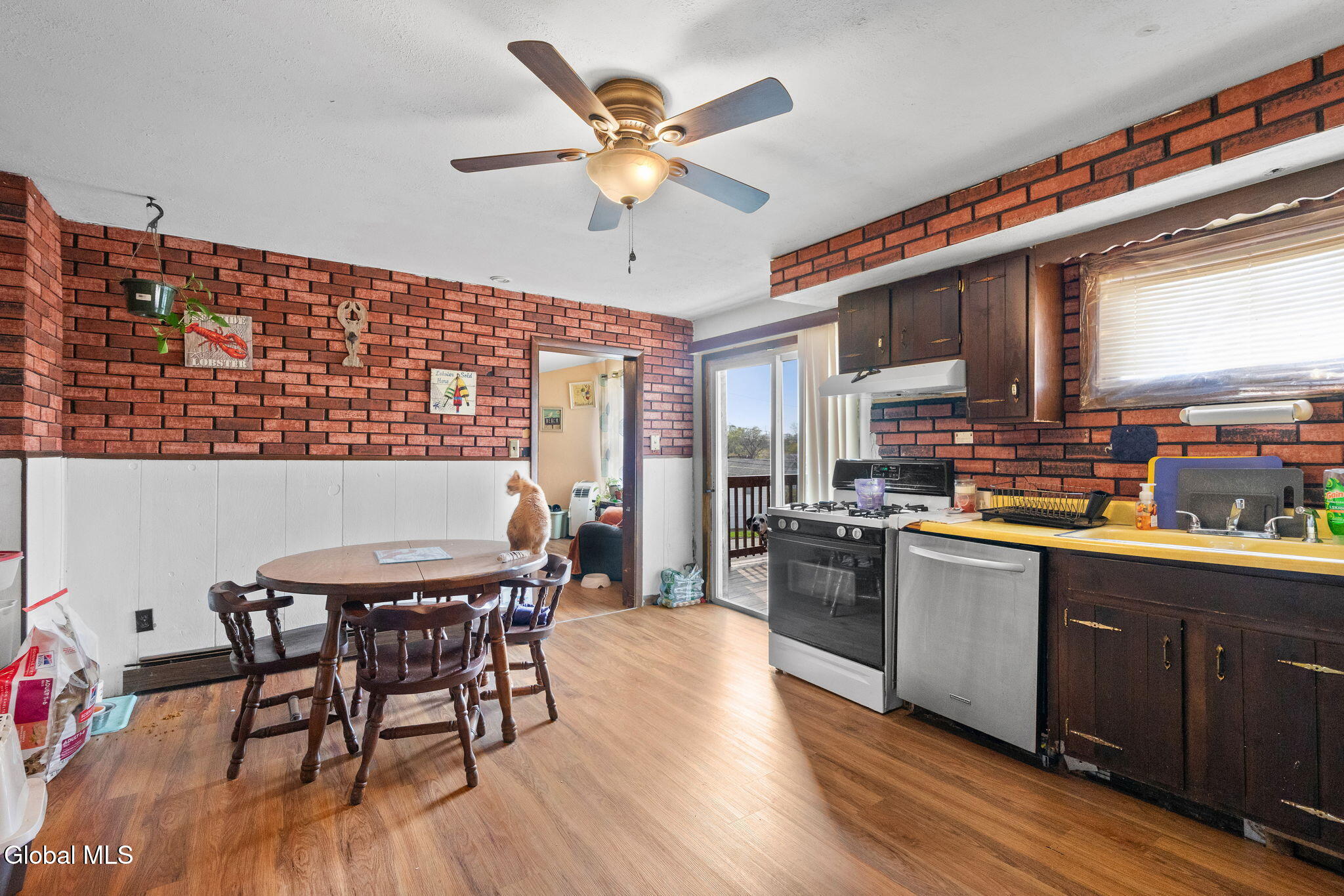 8 Mccleary Avenue Amsterdam NY 12010