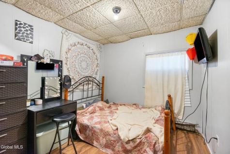 8 Mccleary Avenue Amsterdam NY 12010
