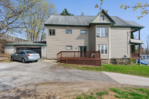 8 Mccleary Avenue Amsterdam NY 12010