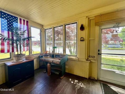 1828 Helderberg Avenue Schenectady NY 12306