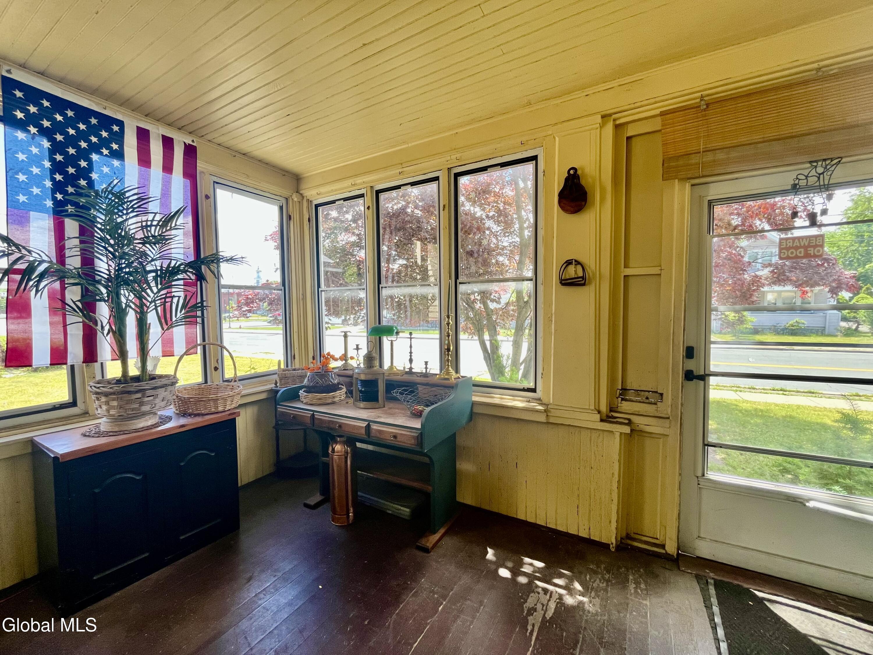1828 Helderberg Avenue Schenectady NY 12306