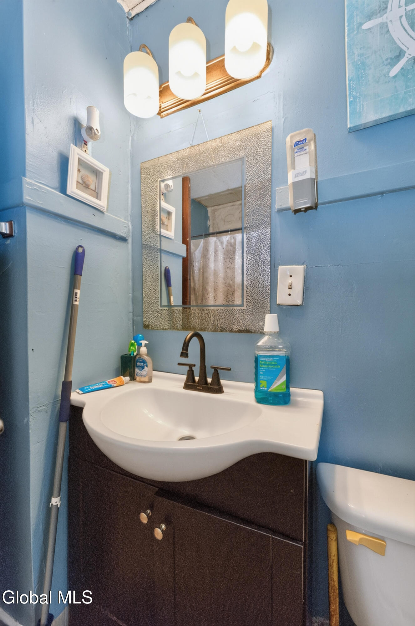 15 S Lansing Road Colonie NY 12204