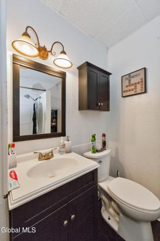 15 S Lansing Road Colonie NY 12204