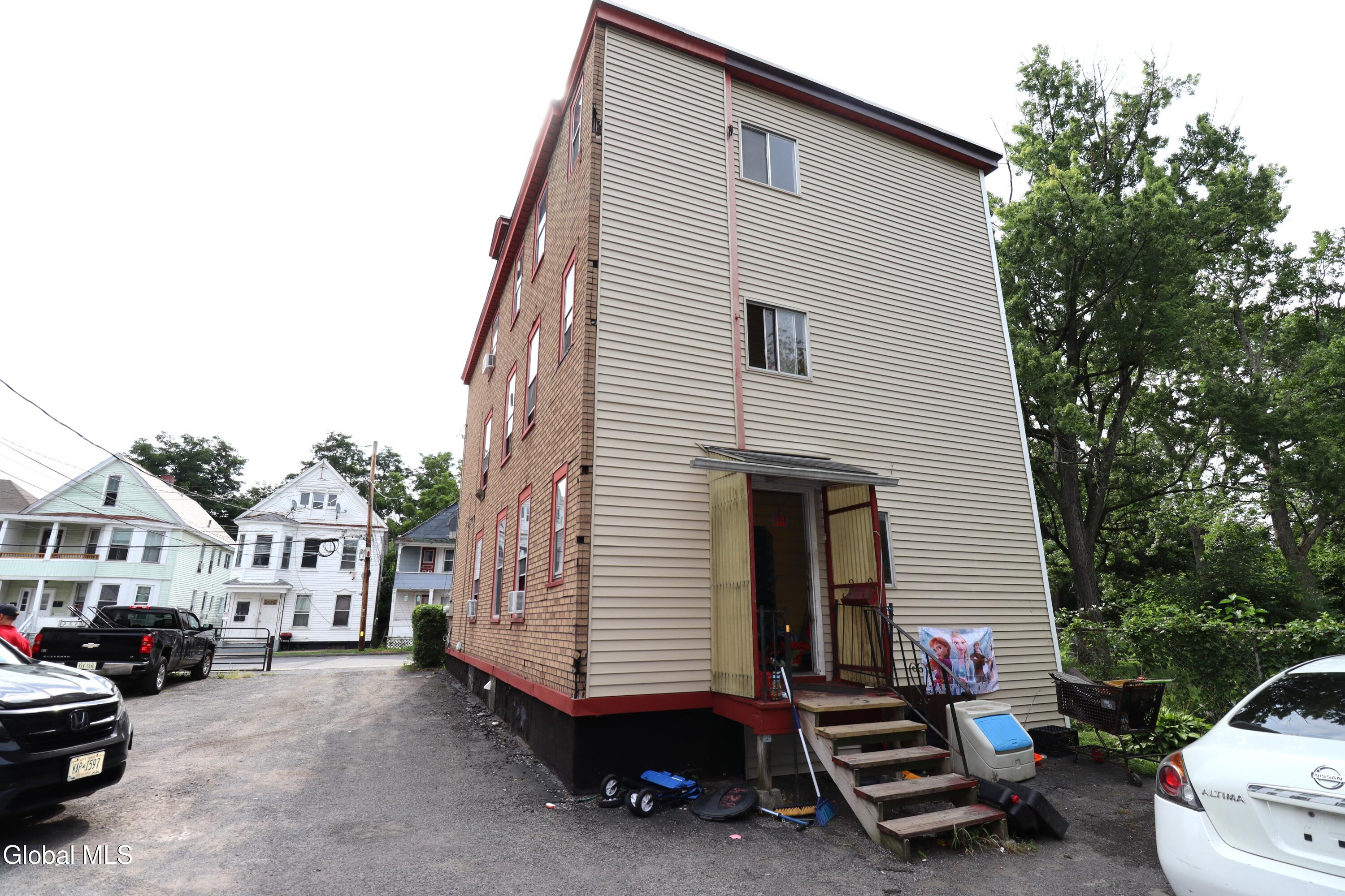 124 Degraff Street Schenectady NY 12308