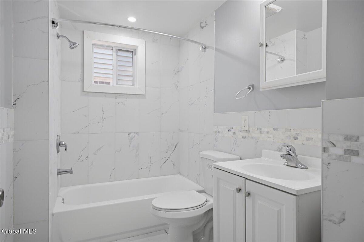 21 Hawk Street Schenectady NY 12307