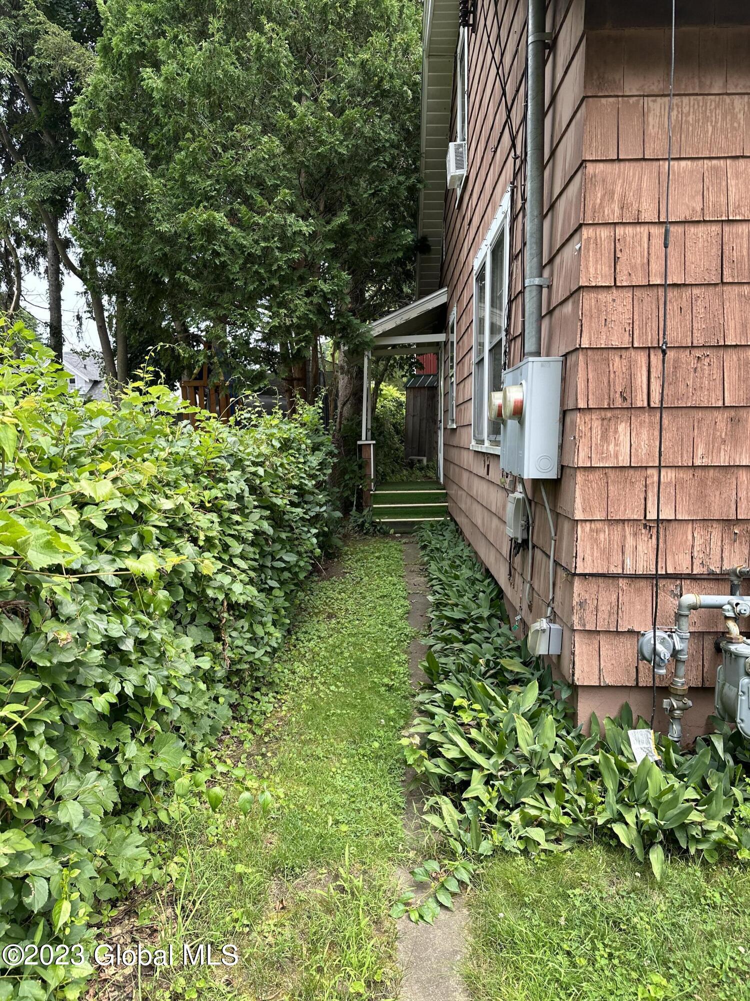 8 Maple Avenue Gloversville NY 12078