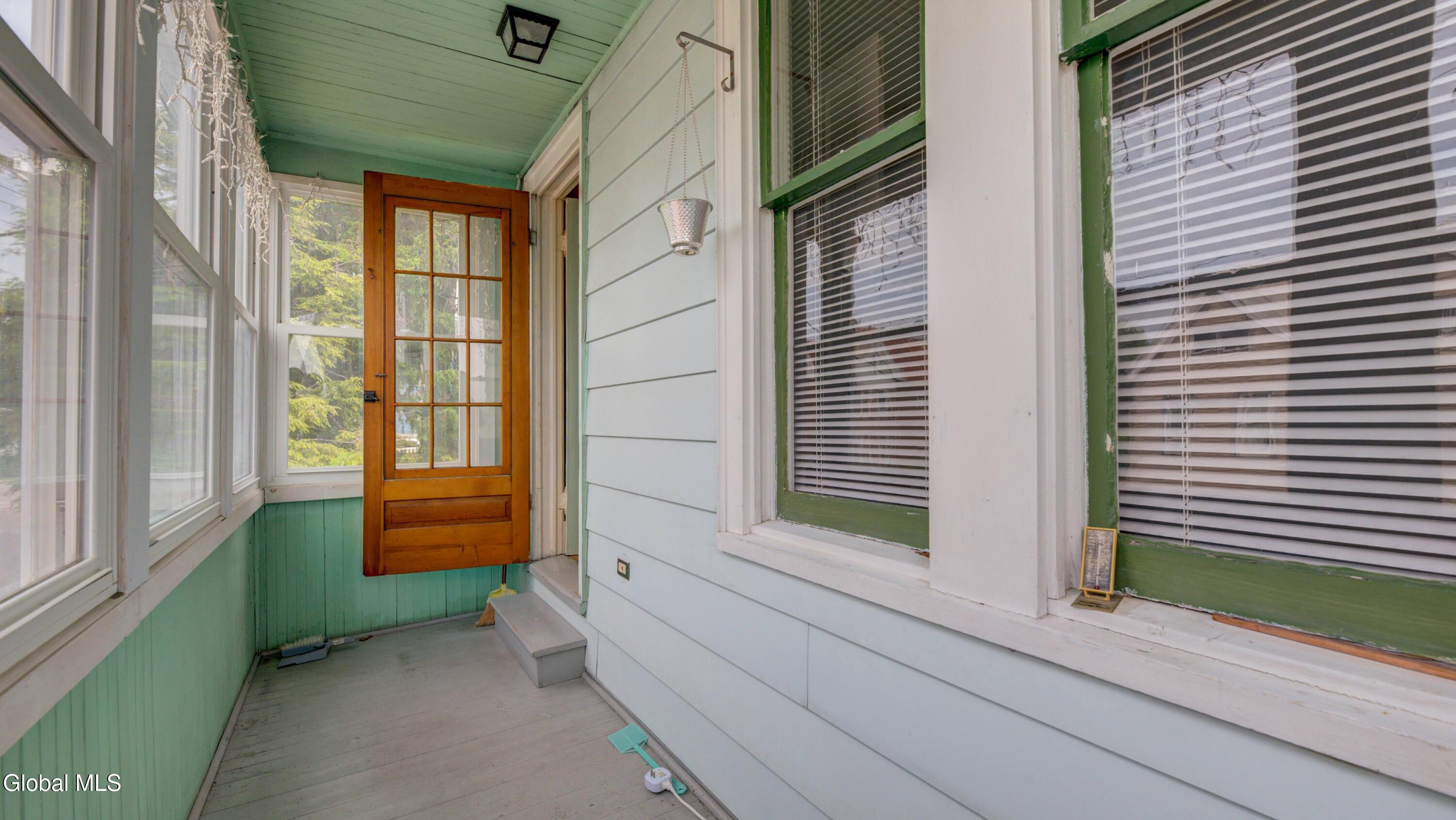 43 Glen Avenue Amsterdam NY 12010