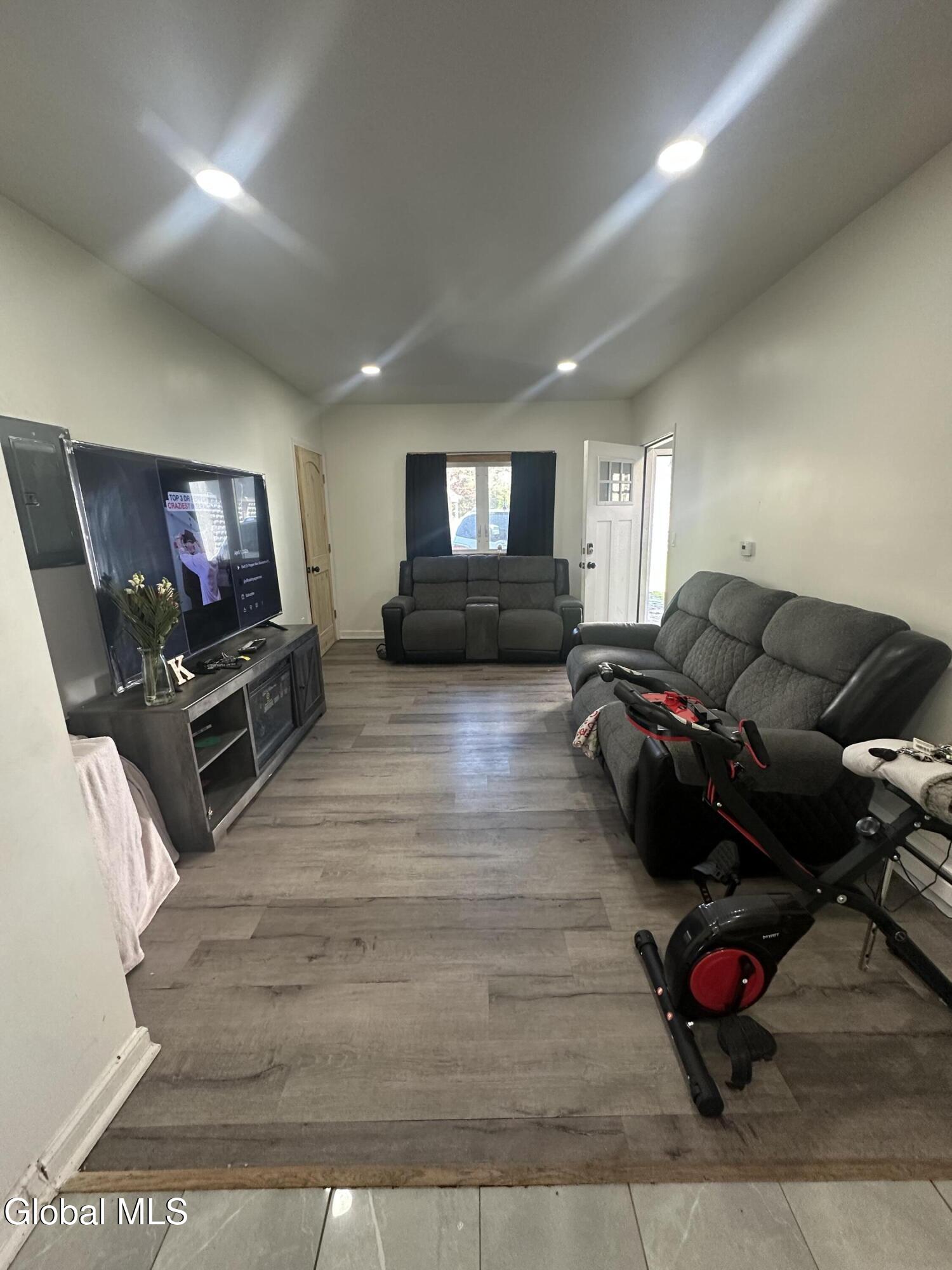 1142 Cutler Street Schenectady NY 12303