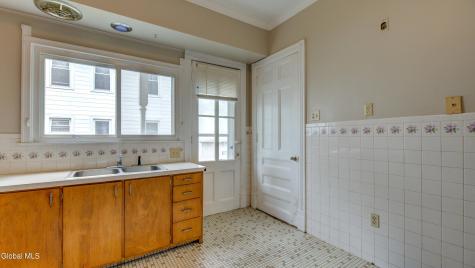 17 2nd Avenue Gloversville NY 12078