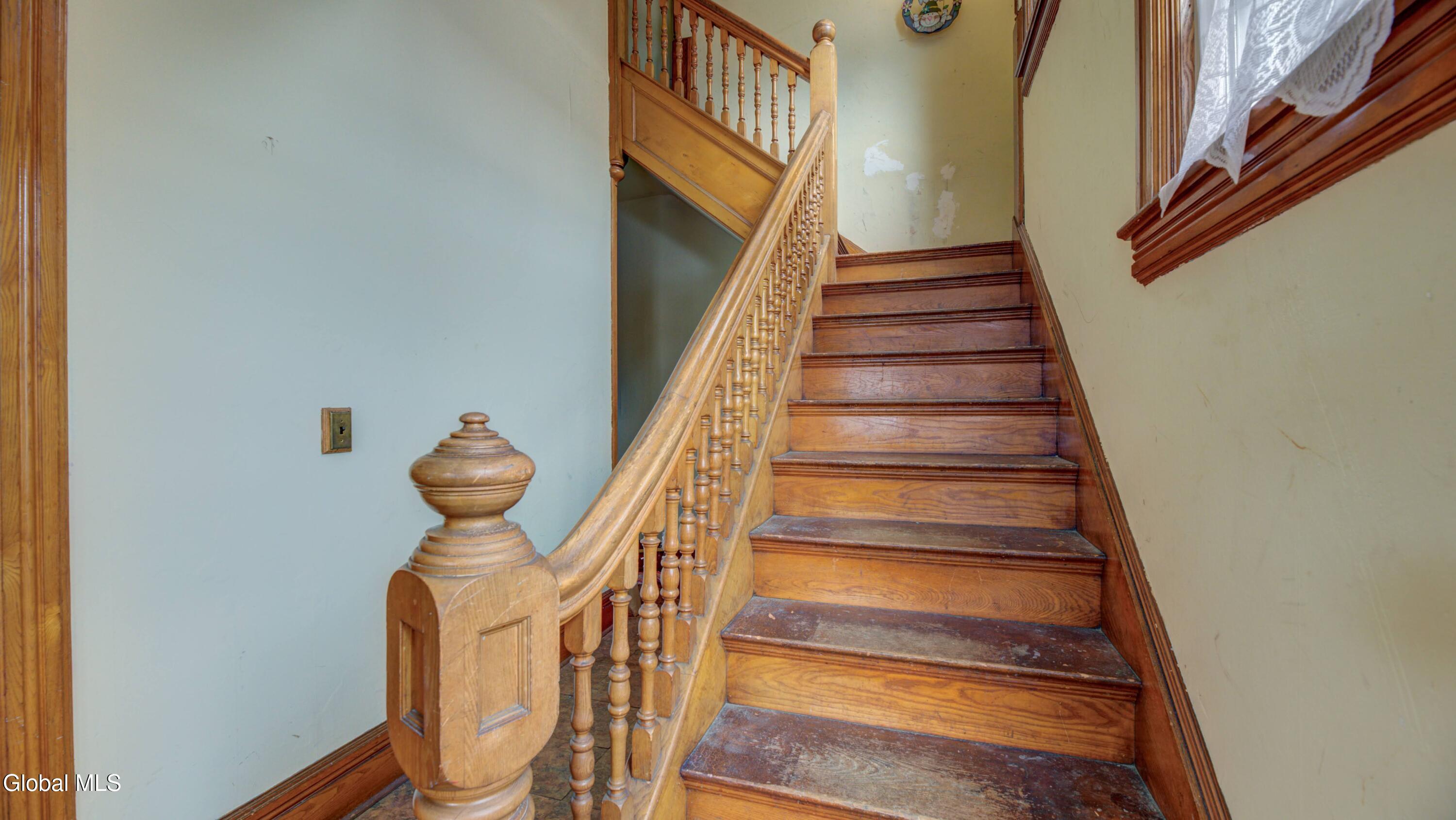 17 2nd Avenue Gloversville NY 12078