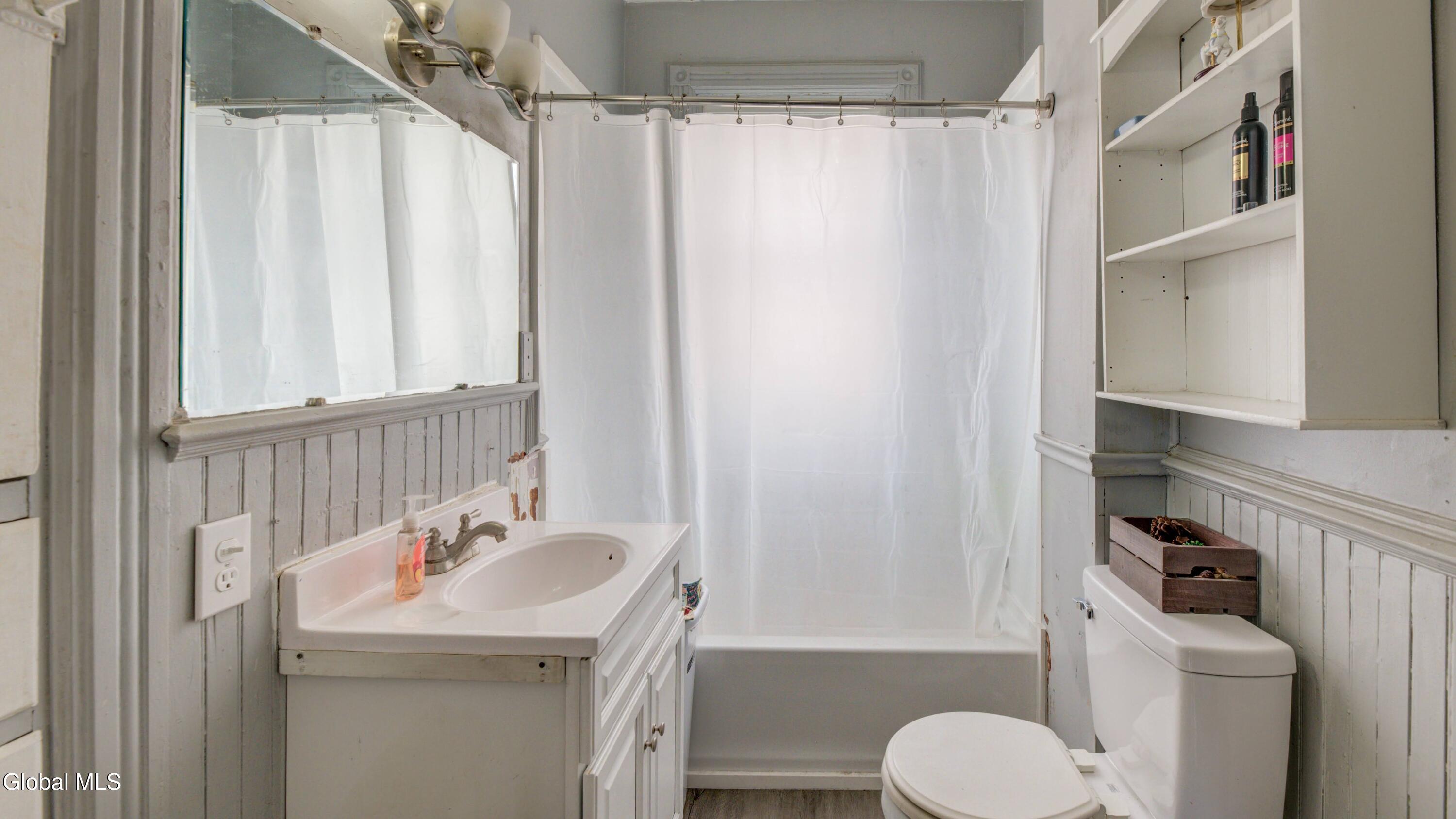 17 2nd Avenue Gloversville NY 12078