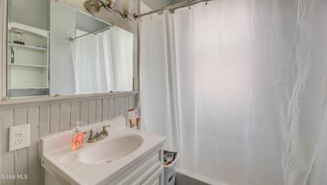 17 2nd Avenue Gloversville NY 12078