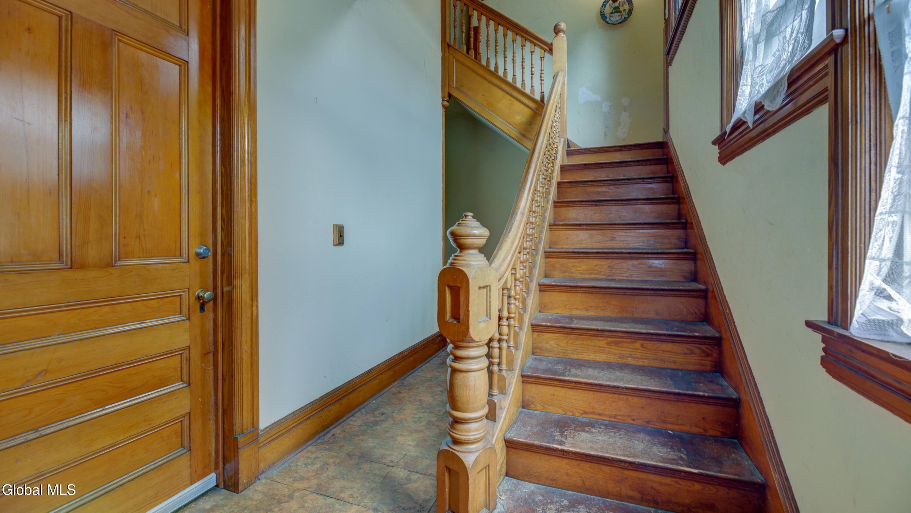 17 2nd Avenue Gloversville NY 12078