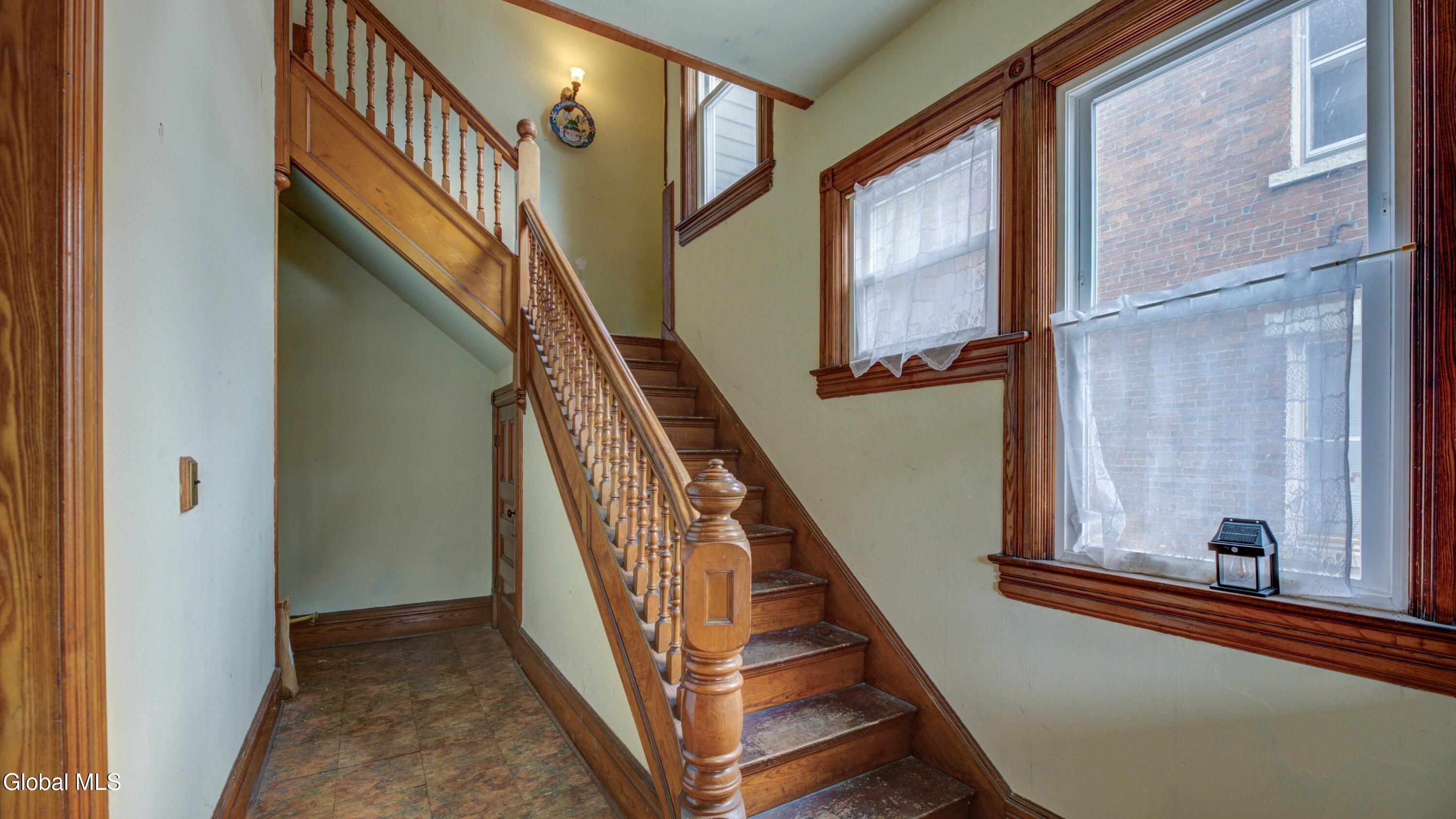 17 2nd Avenue Gloversville NY 12078