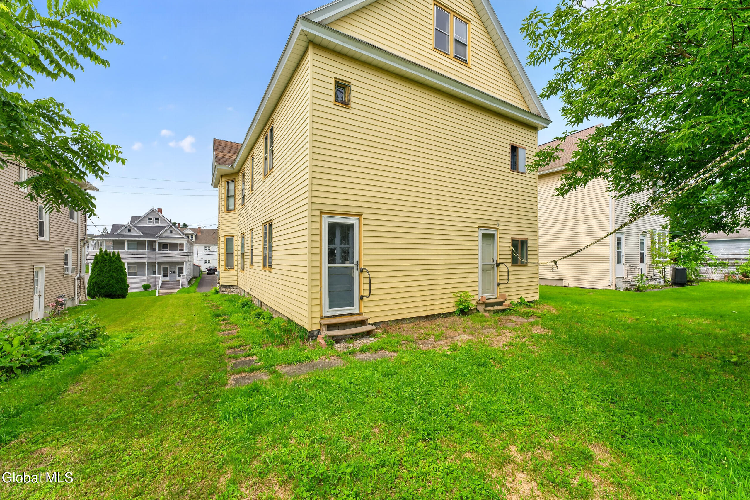 267-269 Vrooman Avenue Amsterdam NY 12010