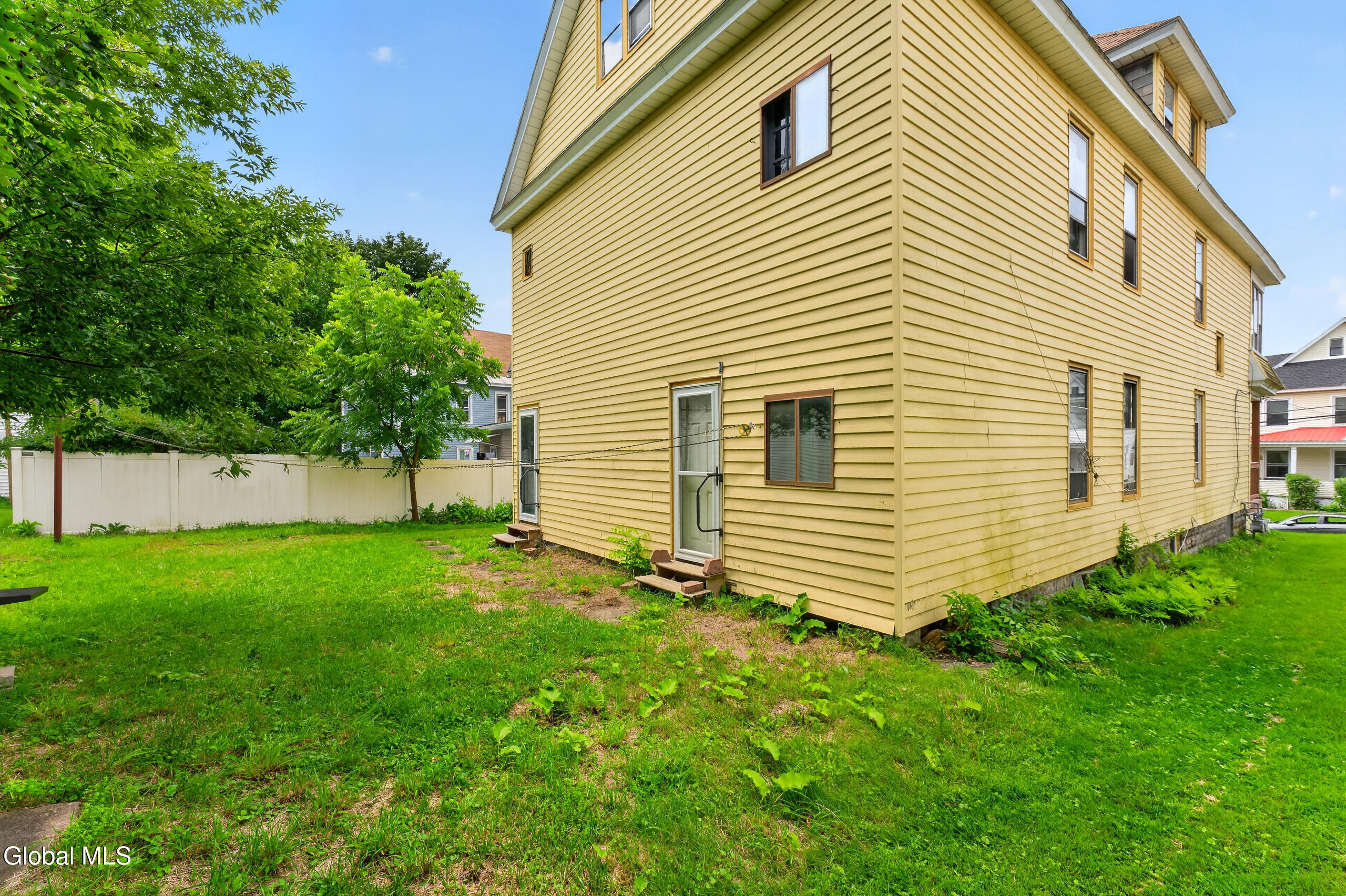 267-269 Vrooman Avenue Amsterdam NY 12010