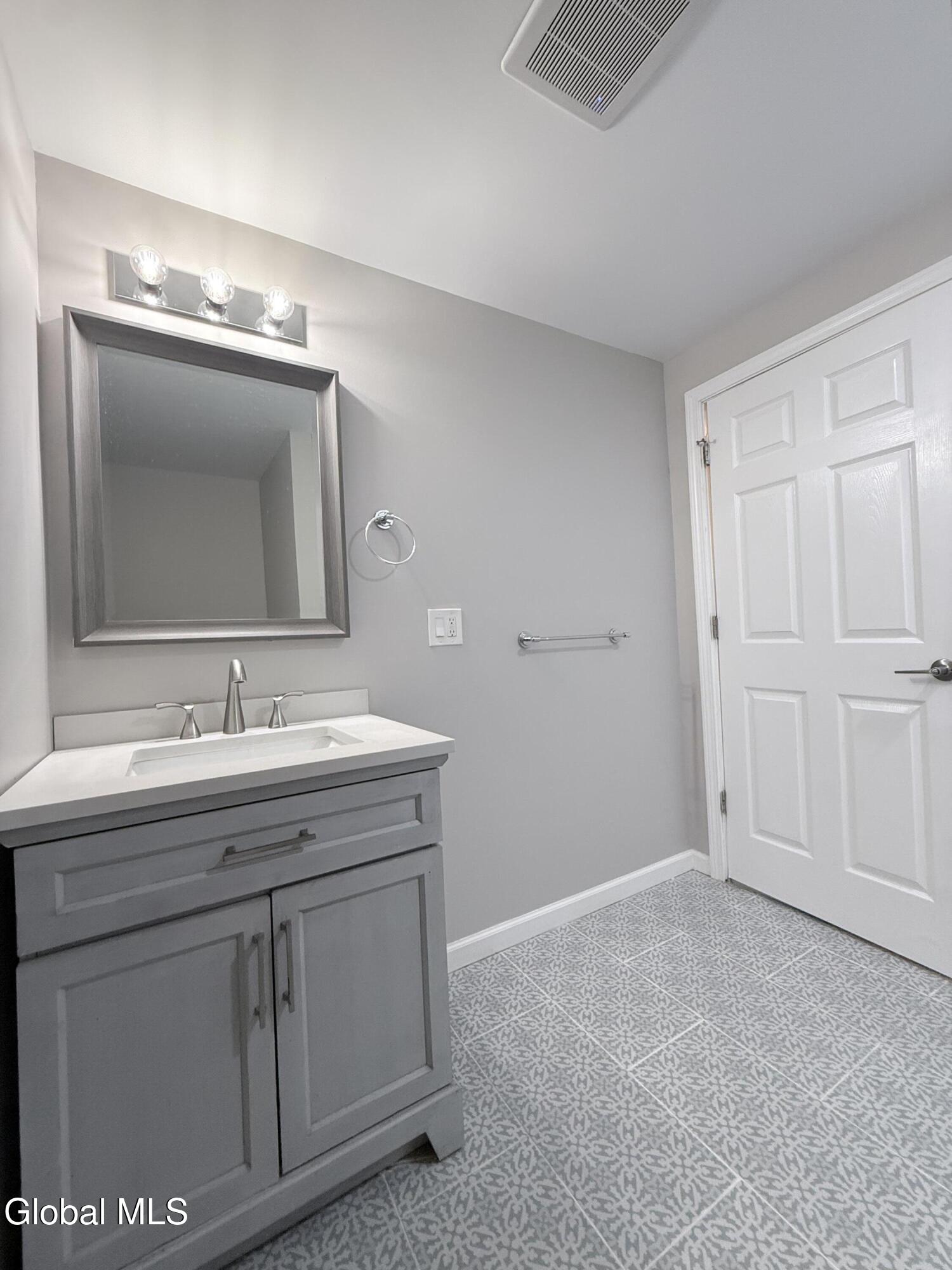 2215-2217 5th Avenue Troy NY 12180