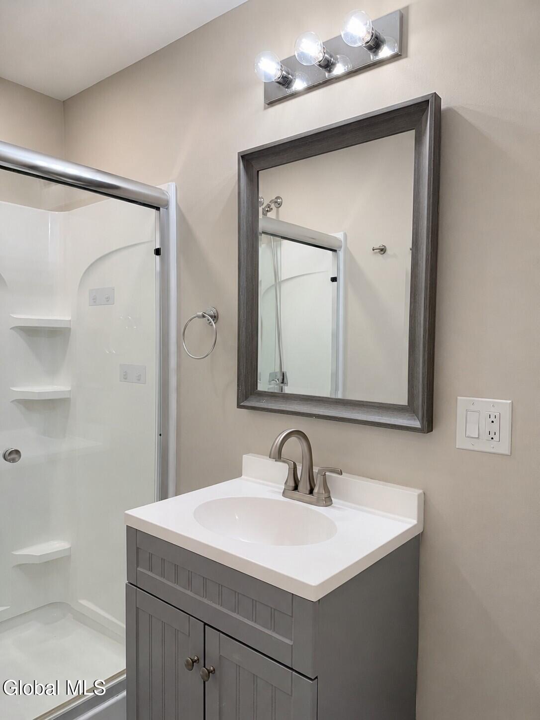 2215-2217 5th Avenue Troy NY 12180