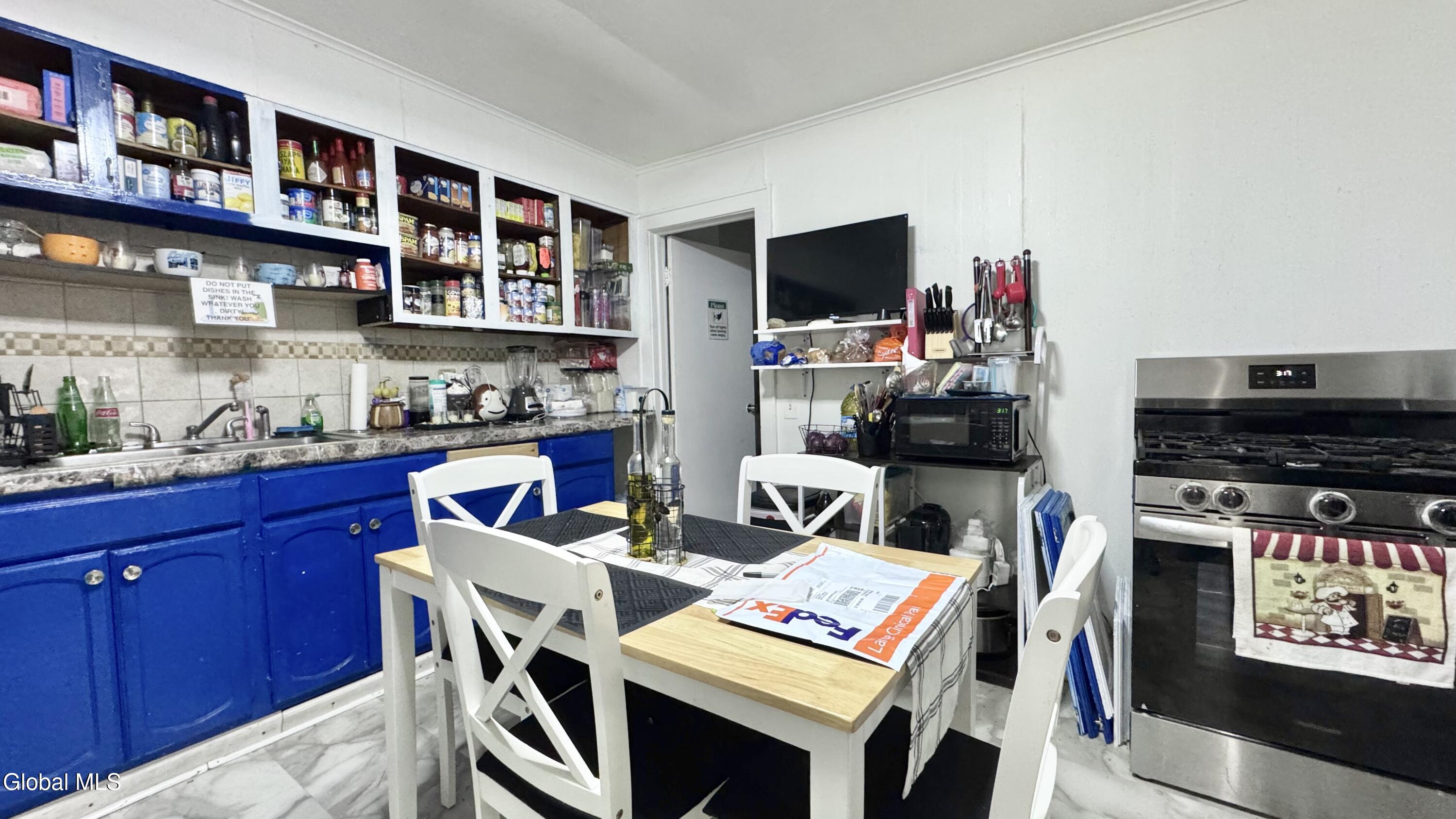 22 Van Derveer Street Amsterdam NY 12010