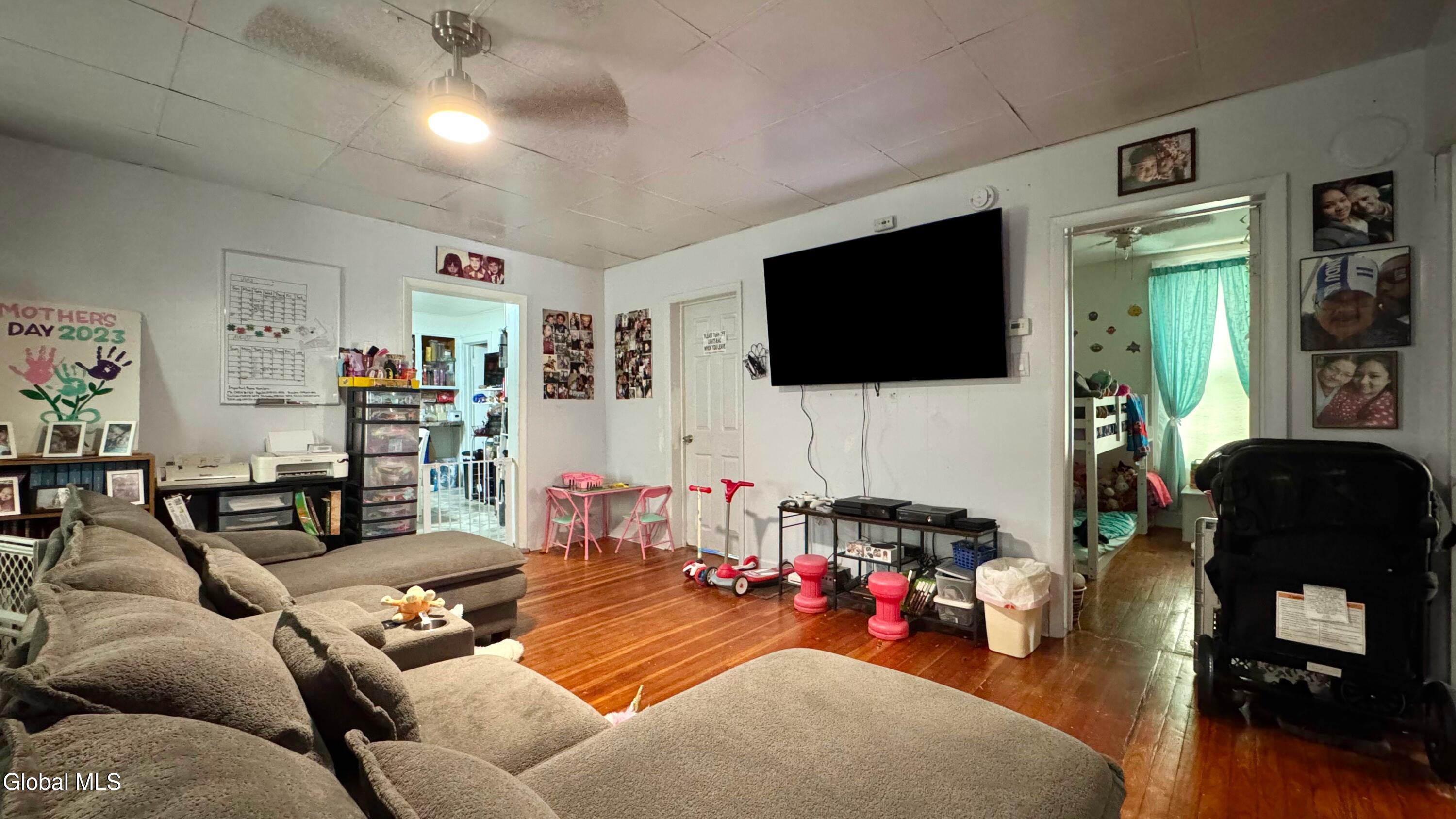 22 Van Derveer Street Amsterdam NY 12010
