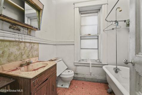 552 Madison Avenue Albany NY 12208