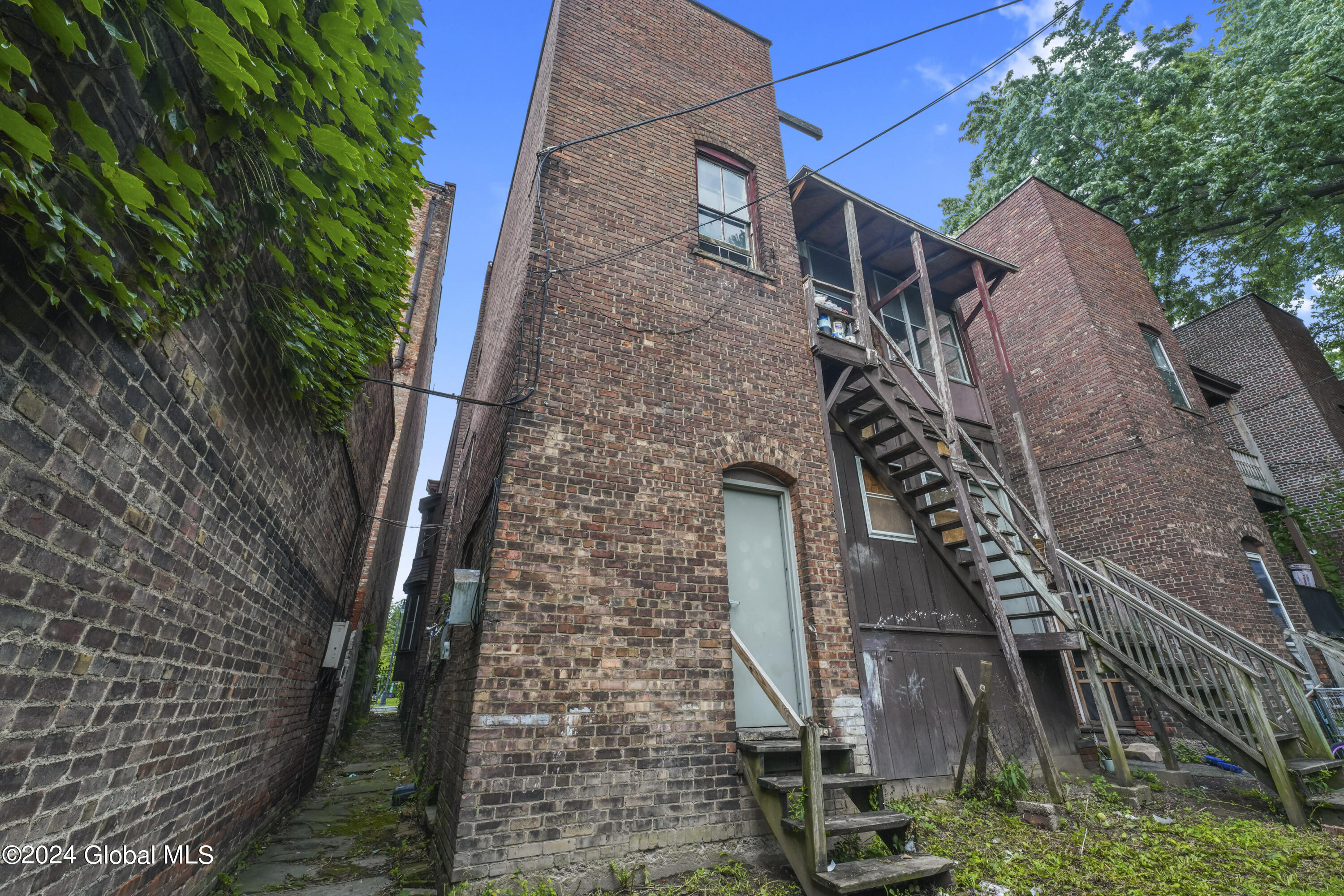 552 Madison Avenue Albany NY 12208
