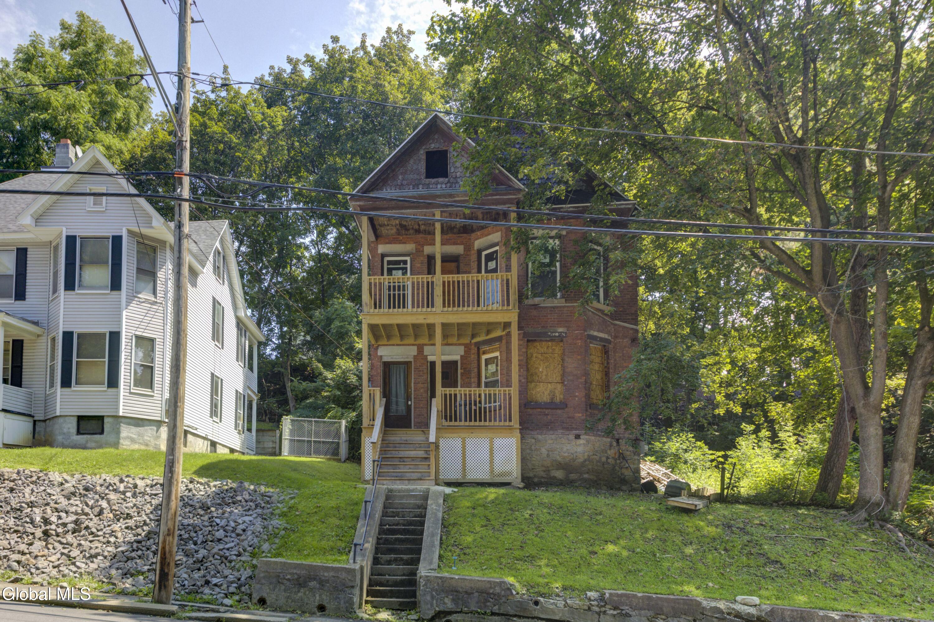 223-225 Vrooman Avenue Amsterdam NY 12010