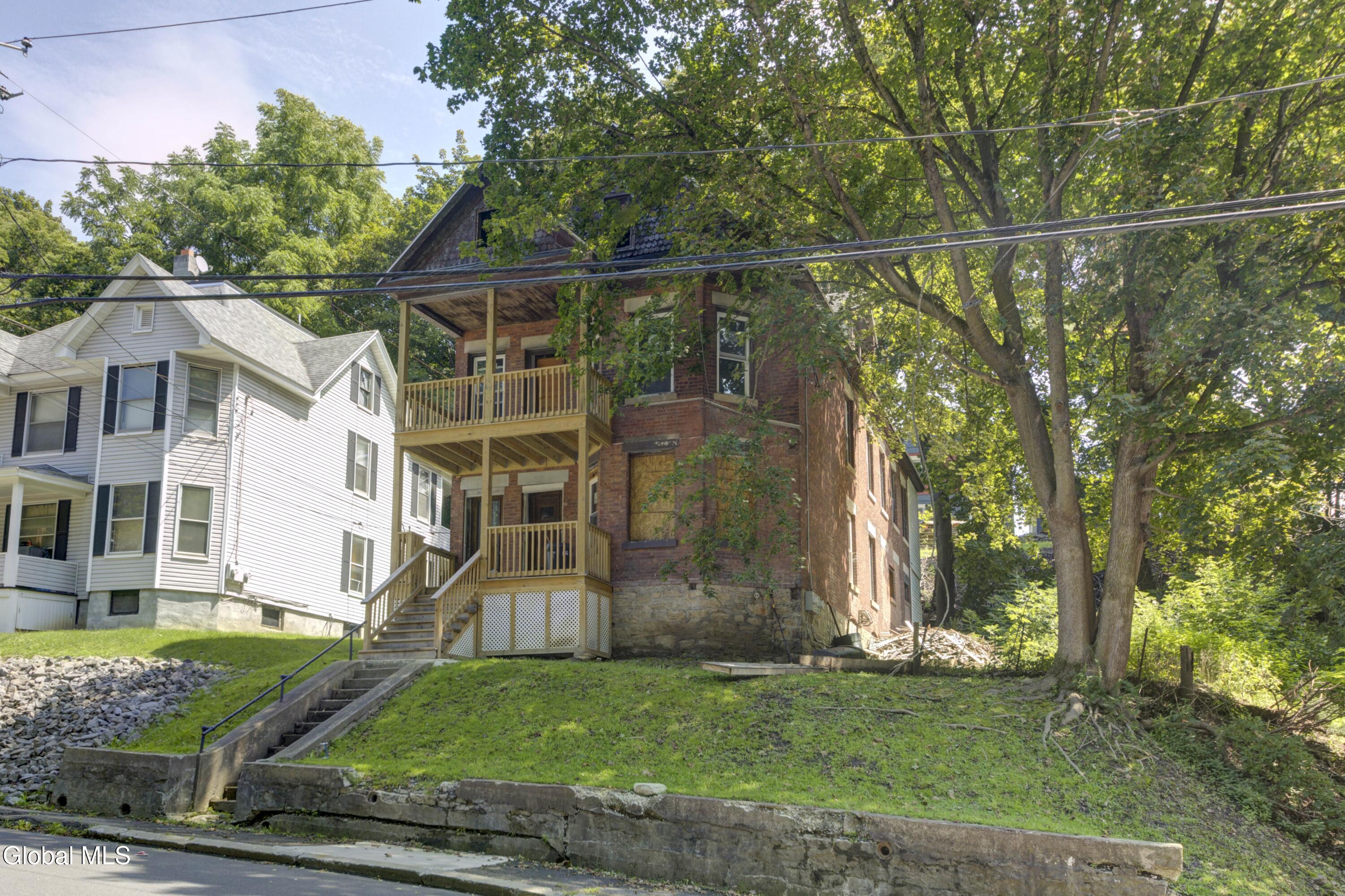223-225 Vrooman Avenue Amsterdam NY 12010