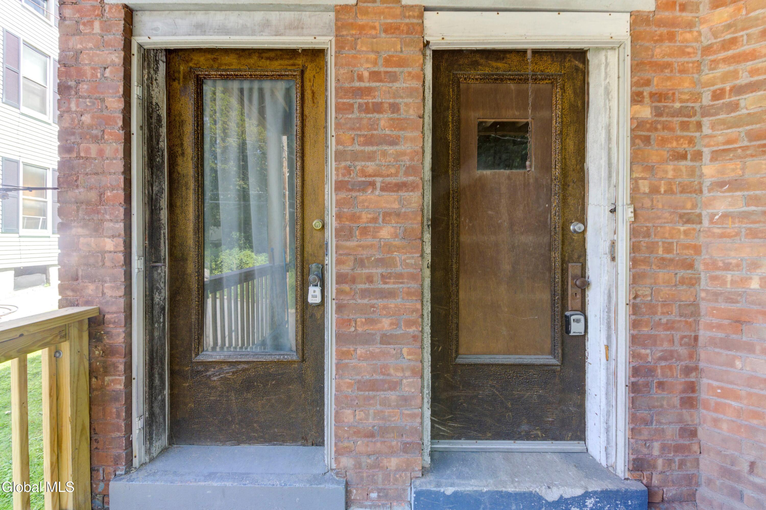 223-225 Vrooman Avenue Amsterdam NY 12010