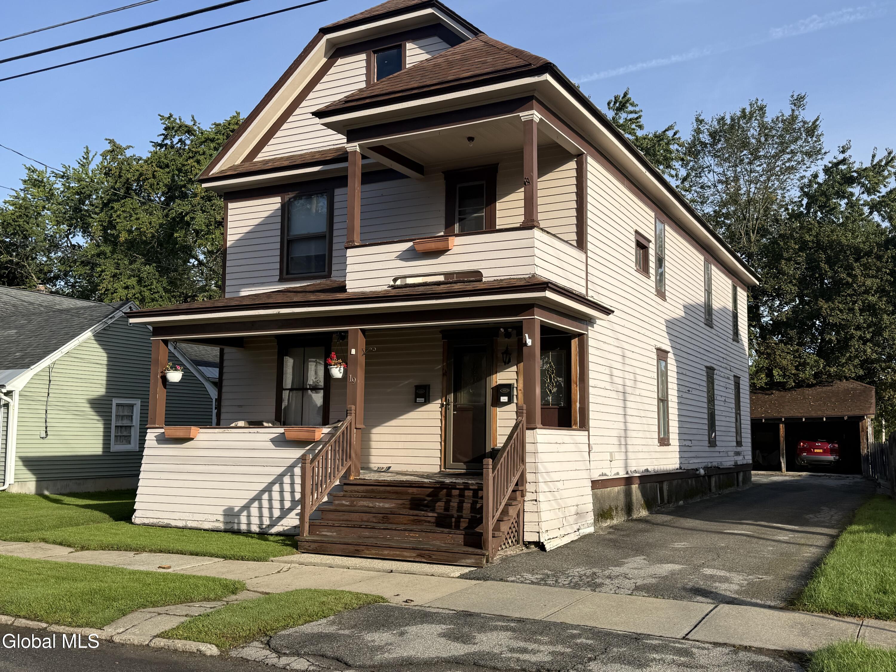 19 Newman Street Gloversville NY 12078