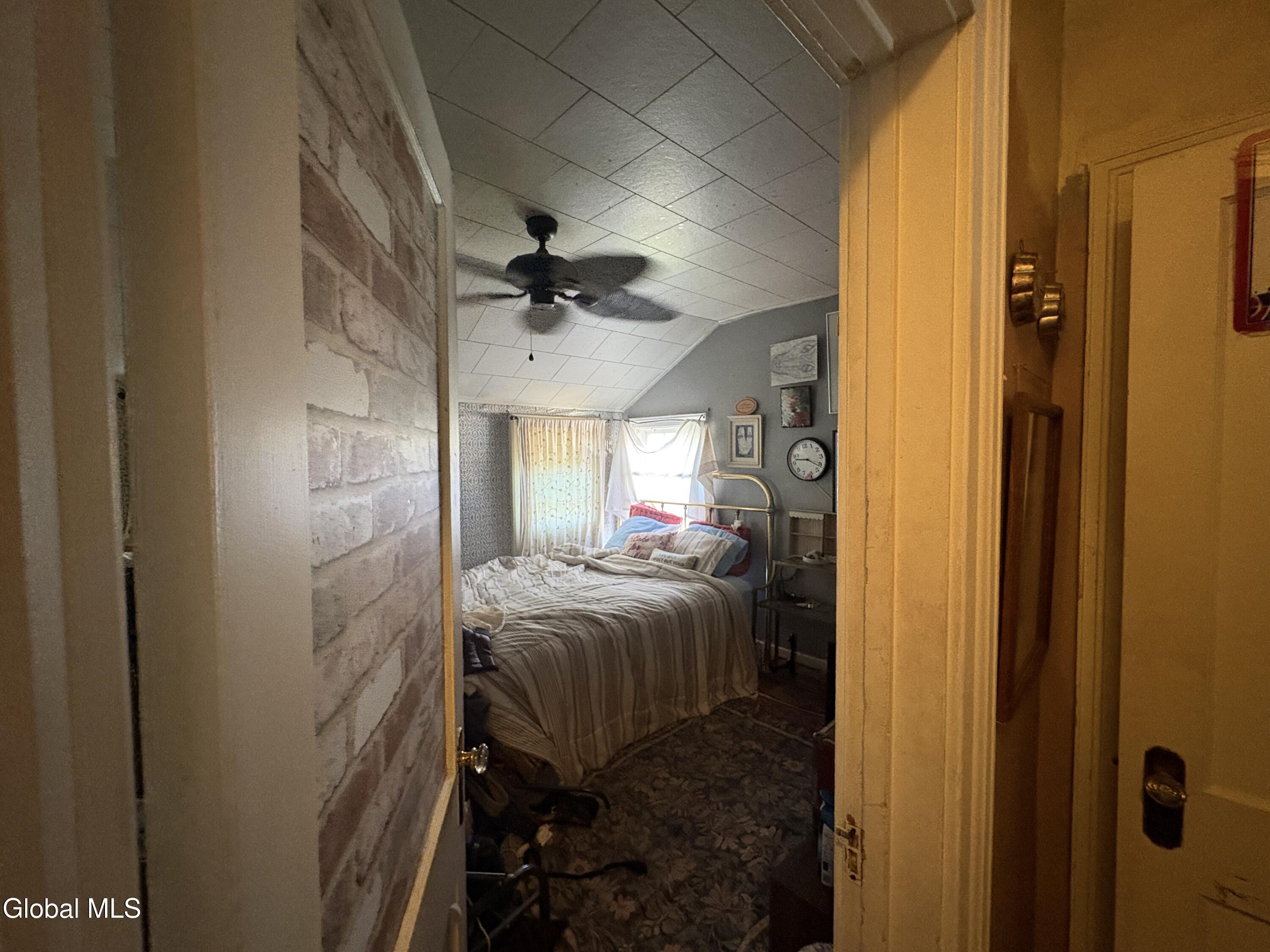 142 2nd Avenue Gloversville NY 12078