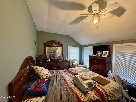 142 2nd Avenue Gloversville NY 12078