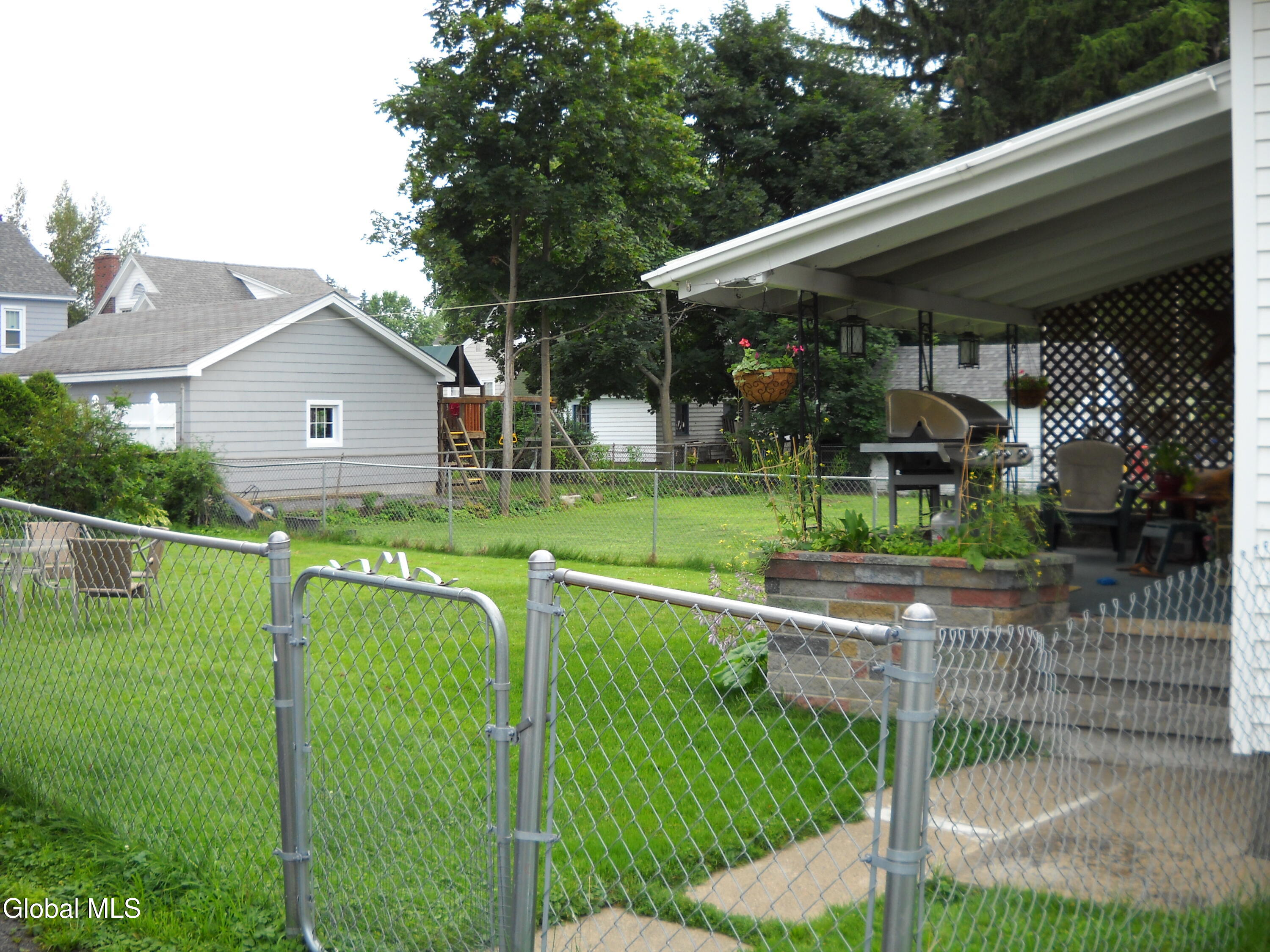 142 2nd Avenue Gloversville NY 12078