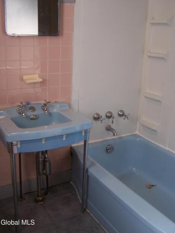 142 2nd Avenue Gloversville NY 12078