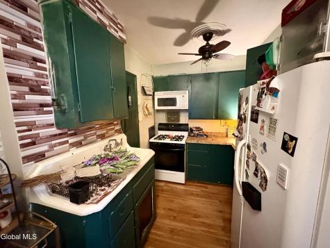 142 2nd Avenue Gloversville NY 12078